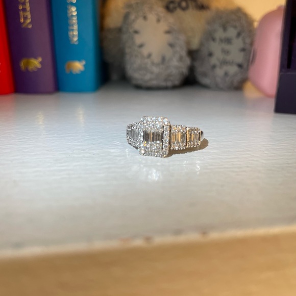 Zales size 8, 14K White Gold Women’s engagement Ring - Picture 9 of 15